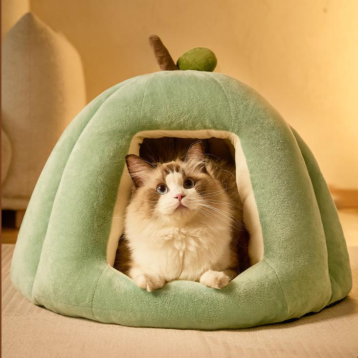 Cozy Pumpkin Pet Cave Bed – Warm Winter Cat & Small Dog House