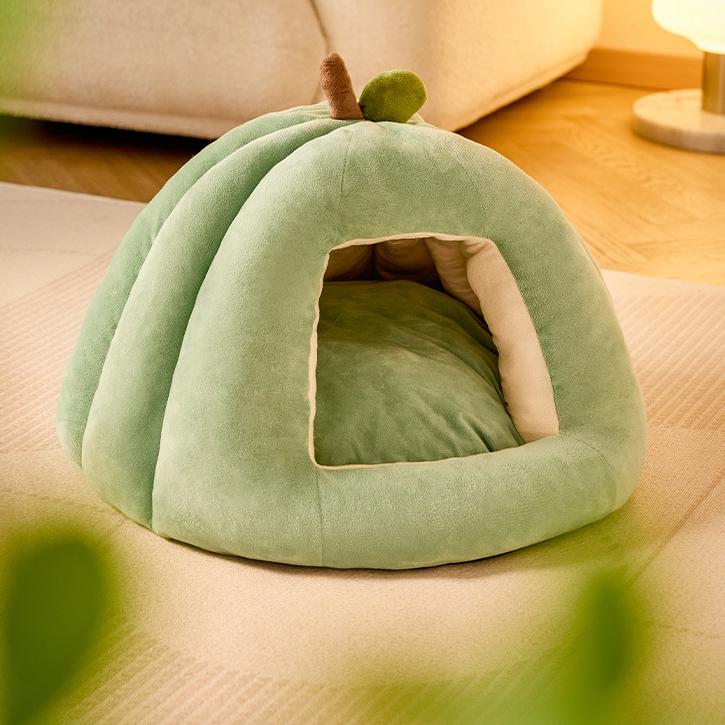 Cozy Pumpkin Pet Cave Bed – Warm Winter Cat & Small Dog House